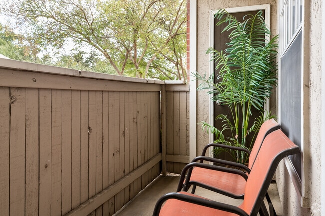 1BR, 1BA - 558SF