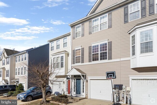 Building Photo - Townhome in Piney Orchard