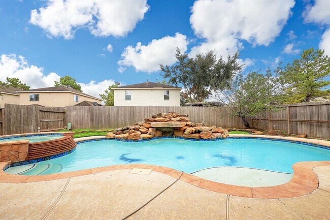 Photo - 18335 Barkers Crest Dr