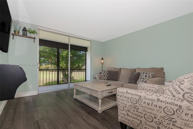 Photo - 9811 N Hollybrook Lake Dr Unit 204