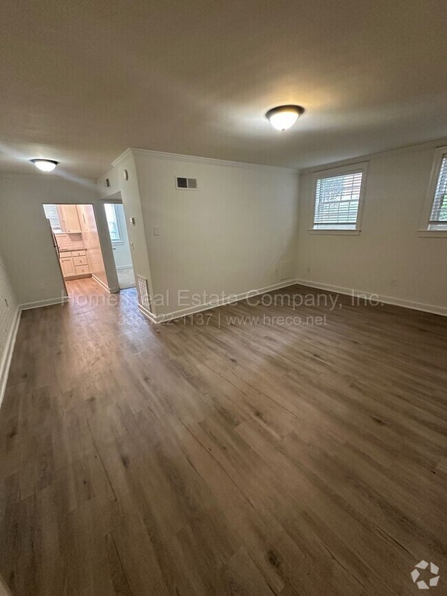 Building Photo - 805 W End Blvd Unit B-1 Rental