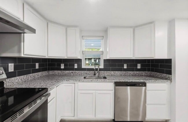 800 Sunset St