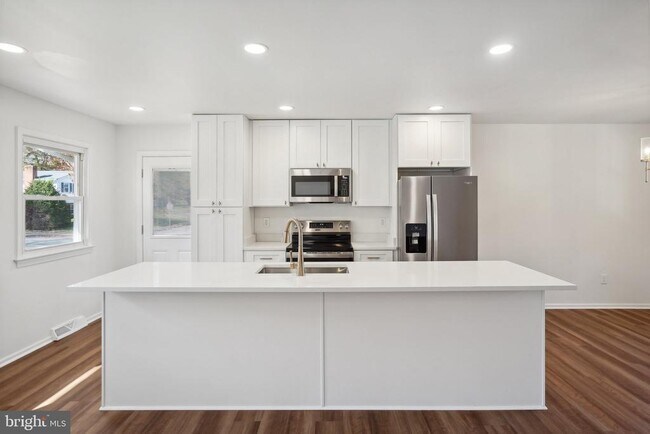 Photo - 901 Lauren Ln SE