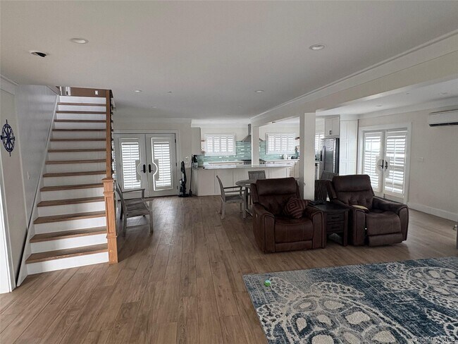 Photo - 2 Bay 9th St