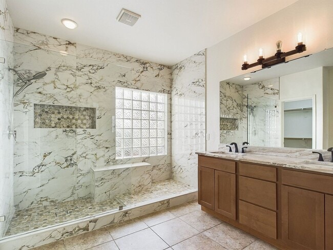 Photo - Carefree Hwy/27th Dr Gorgeous 6 Bedrooms/4 Bath 3695 Sq Ft Home