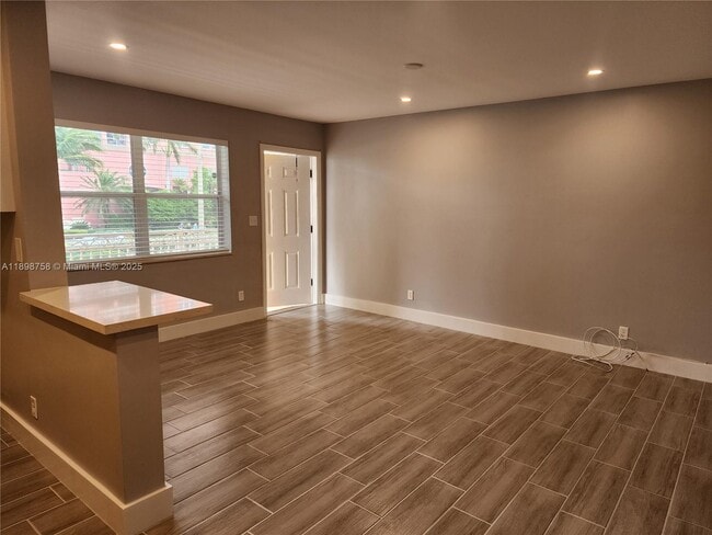 Photo - 2121 N Ocean Blvd Unidad 7