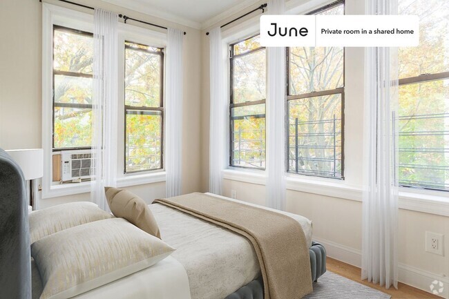 Building Photo - Private bedroom in 4 bed/1 bath Home