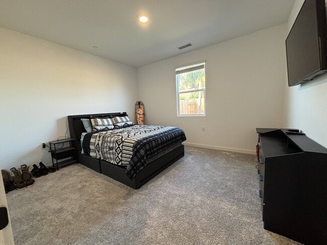 Photo - 1872 W Graham St