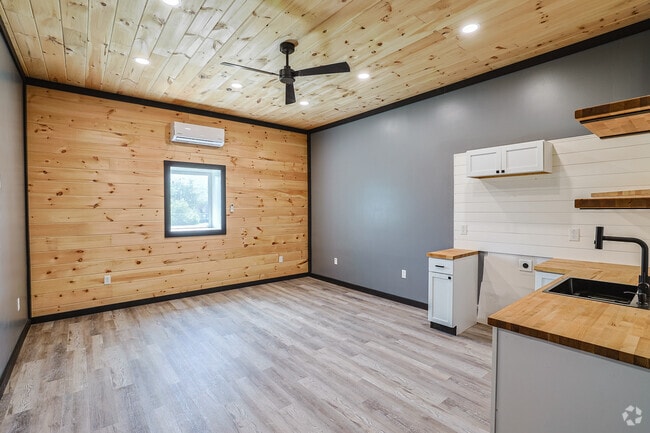 Estudio - 400 pies cuadrados - Sala de estar / Cocina - 3618 Shinnston Pike