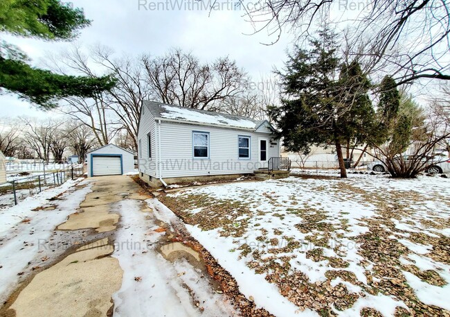 Building Photo - FOR RENT- Fully Remodeled home In the quiet Spring View neighborhood of Waterloo! Pets ok!