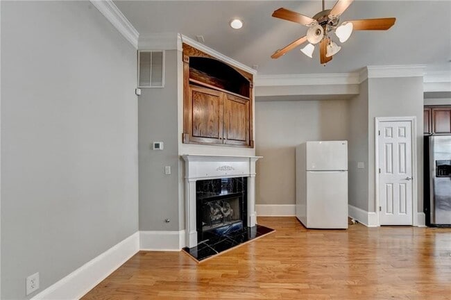 Photo - 813 Clifton Heights Ln NE