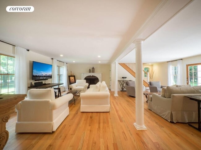 Photo - 1532 Noyack Rd