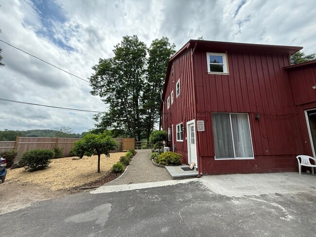 Photo - 181-137 CT-37 House
