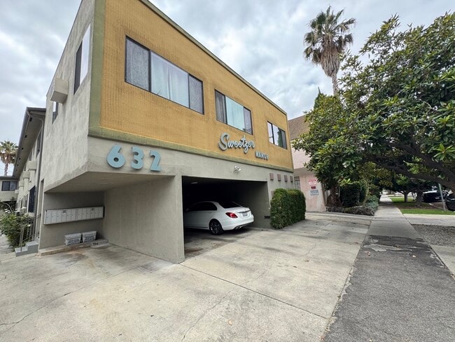 Photo - 600 N Sweetzer Ave Unidad 8