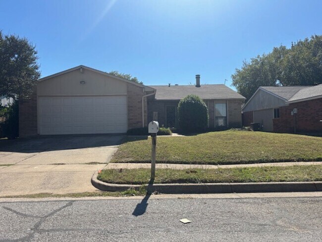 Building Photo - Nice Single Story Home with 2 Living Areas