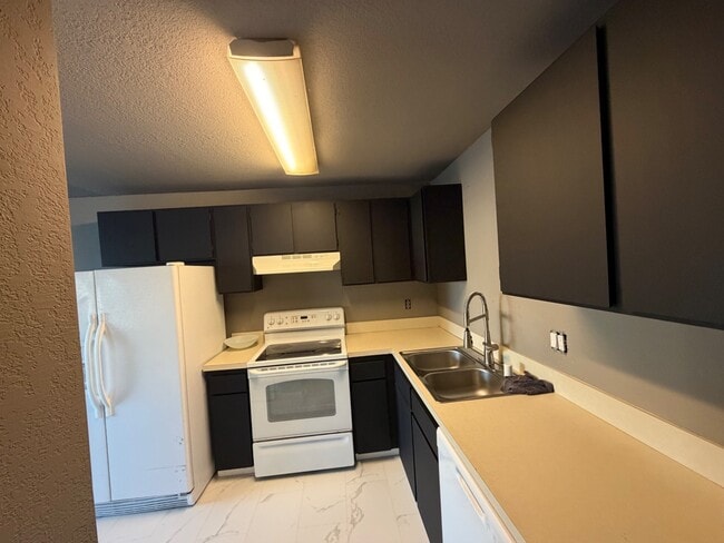 Photo - 15 N Sheppard Pl
