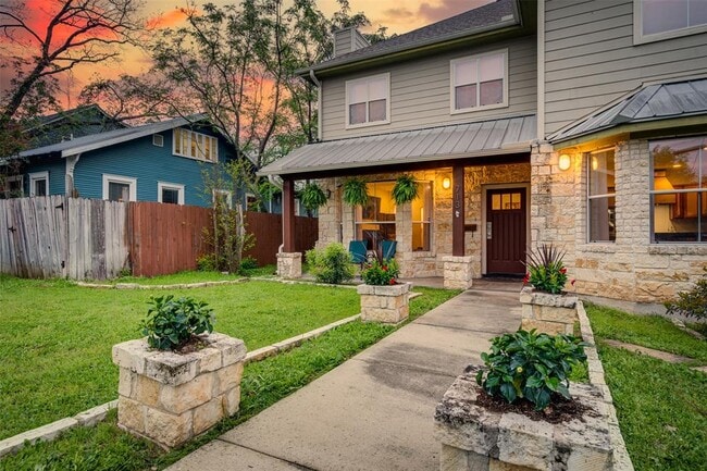 Photo - 713 W 35th St