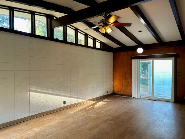 Photo - 208 Westminster Dr