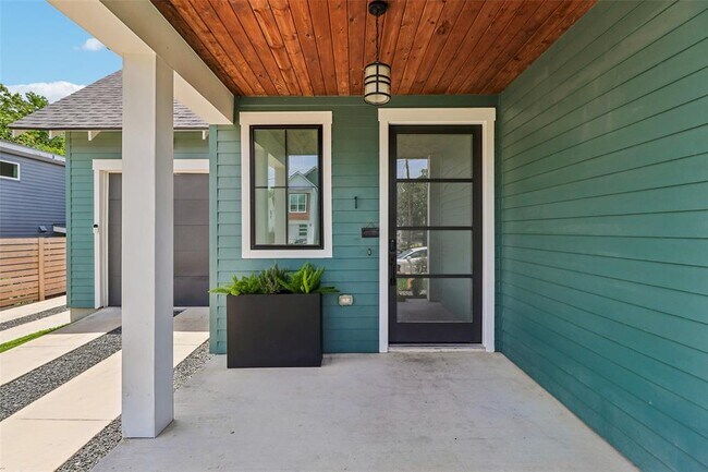 Photo - 1706 Perez St