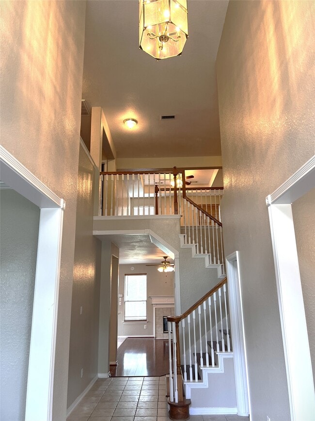Building Photo - 14210 Meadow Estates Ln
