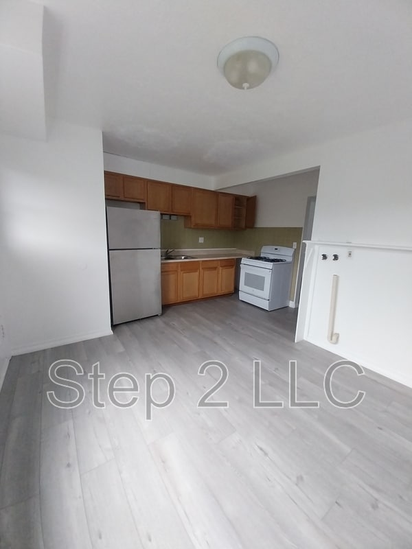 242 E Prospect St