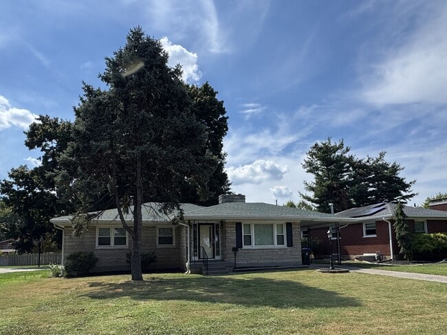 Building Photo - Gorgeous, Updated 3 Bedroom, 2 Bath Ranch ... Rental