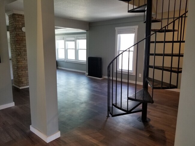 Photo - 1208 W 28th St