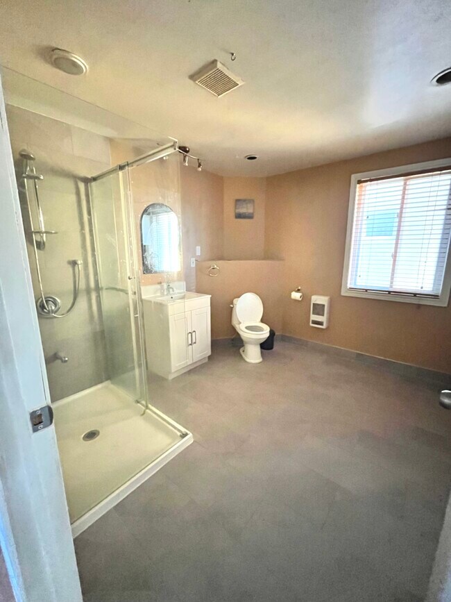 salle de bain - 321 Av 81E Unité 2-Bedroom with Parking