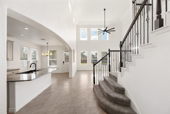 Photo - 2923 Golden Honey Ln