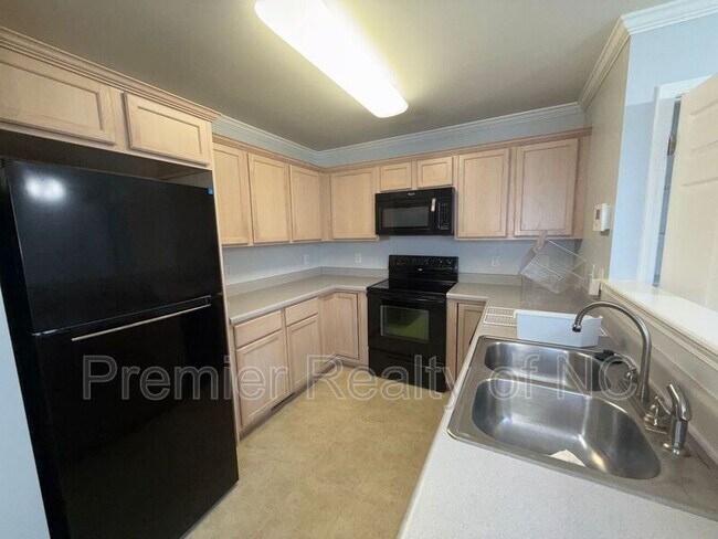 Photo - 605 Westpark Ct