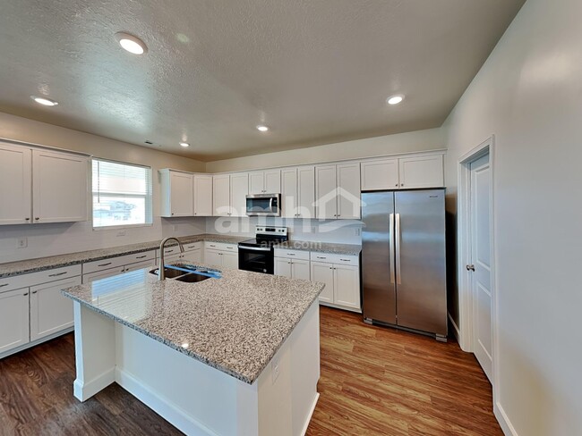 Photo - 1199 Wagon Way