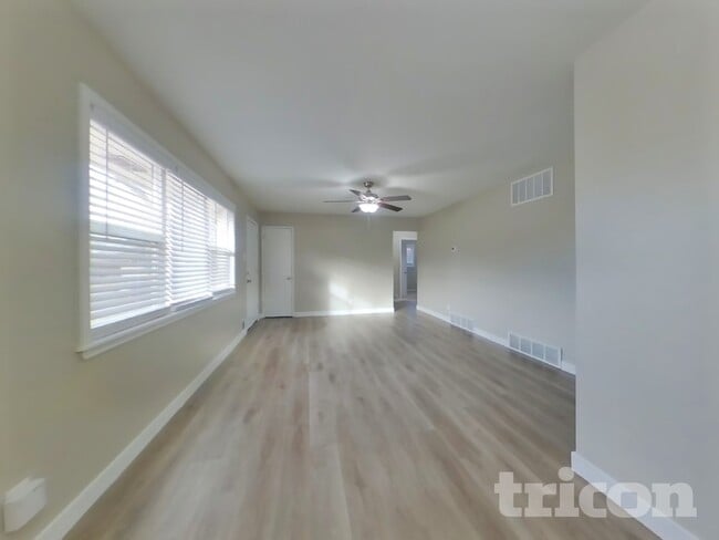 Photo - 1952 S Tennyson St