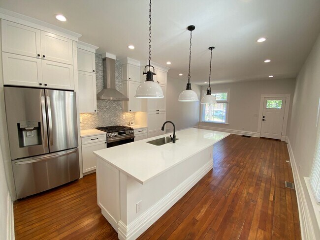 227-229 W 8th Ave