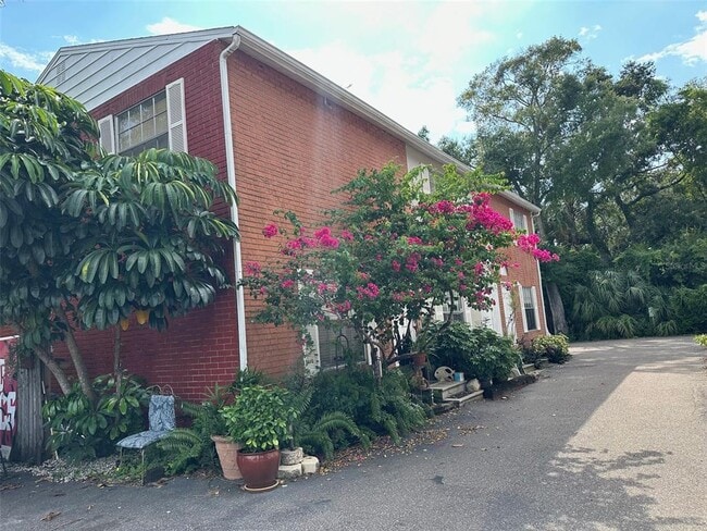 Building Photo - 3009 S Manhattan Ave Rental