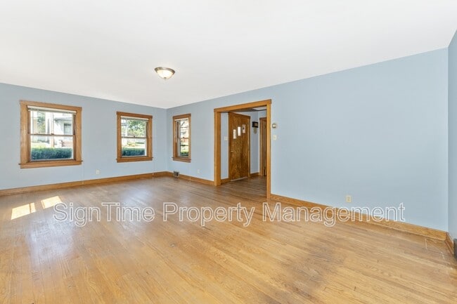 Photo - 826 Summit Ave