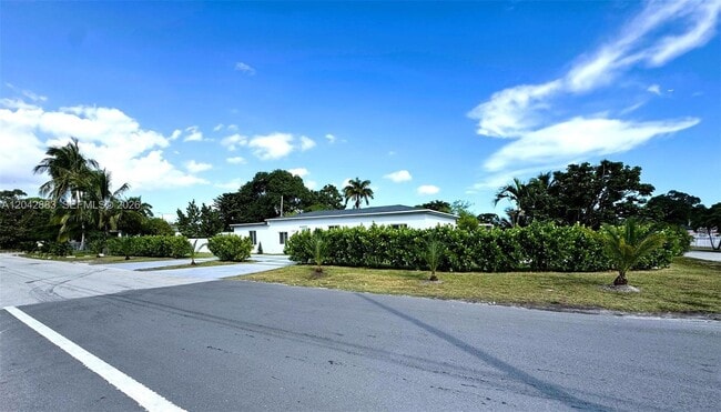 Building Photo - 14801 NW 5th Ave