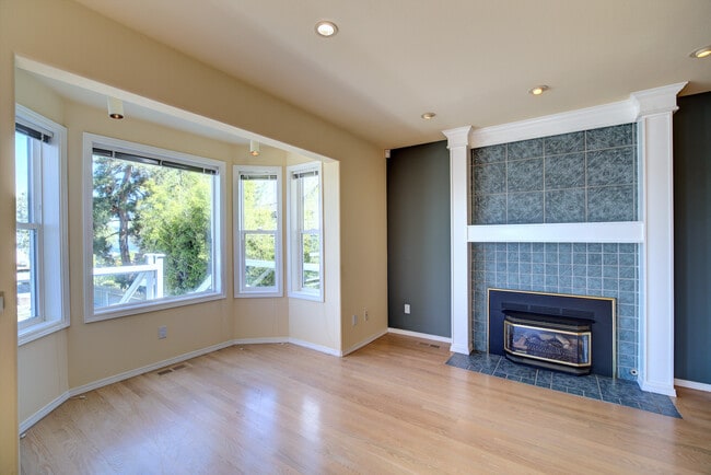 Photo - 9942 Rainier Ave S
