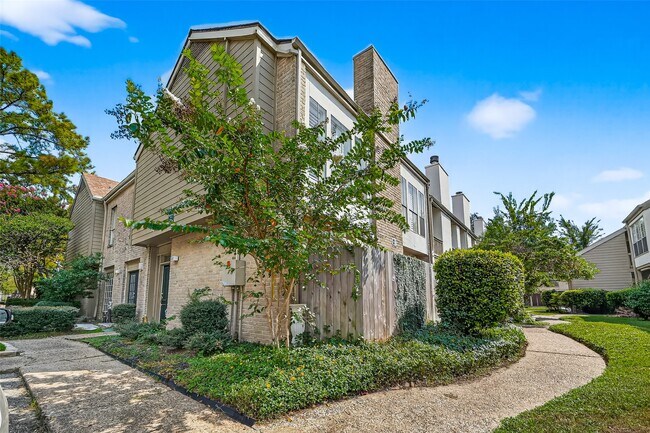 Photo - 2100 Tanglewilde St Condo Unit 195