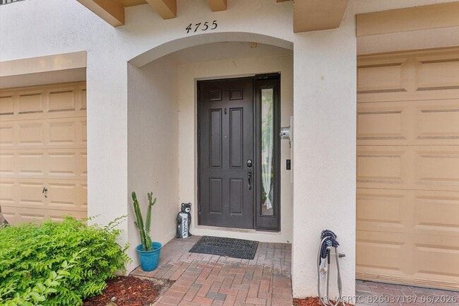 Photo - 4755 Cypress Street