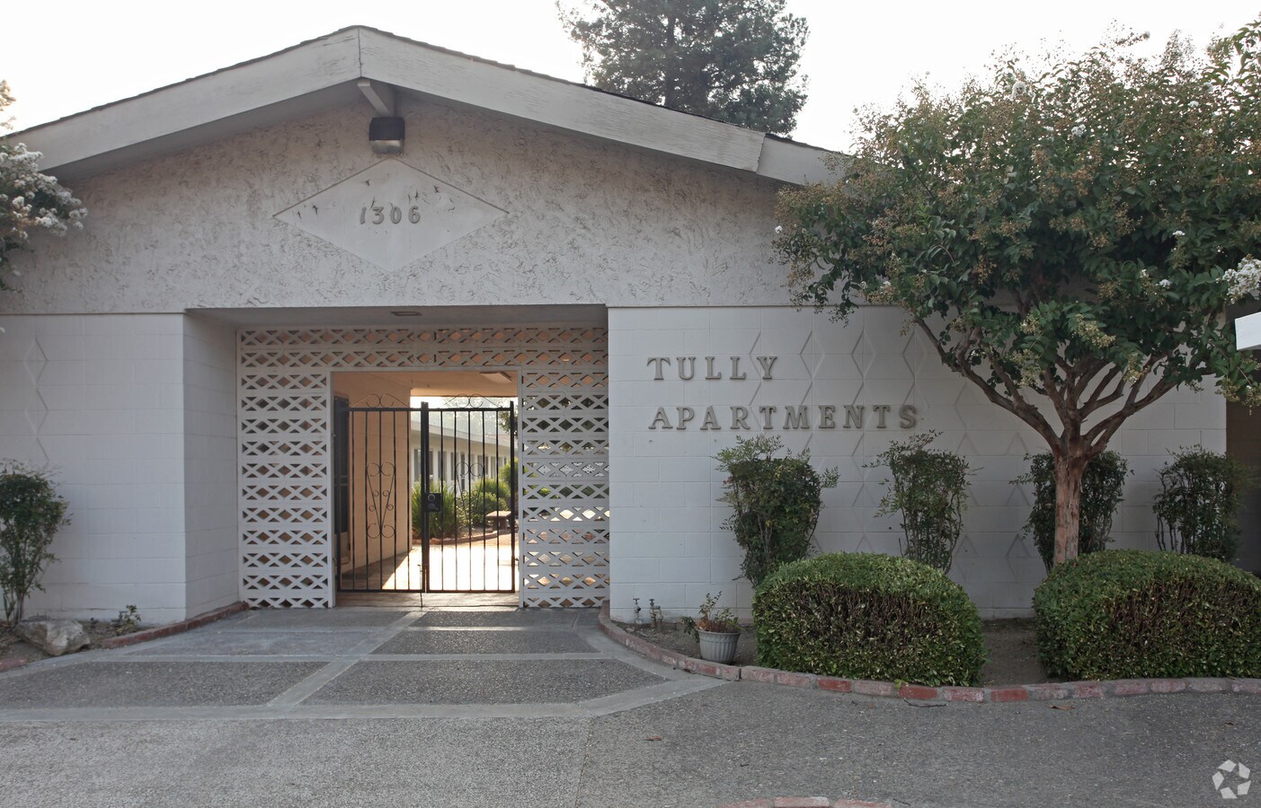 Photo - Tully Apartments