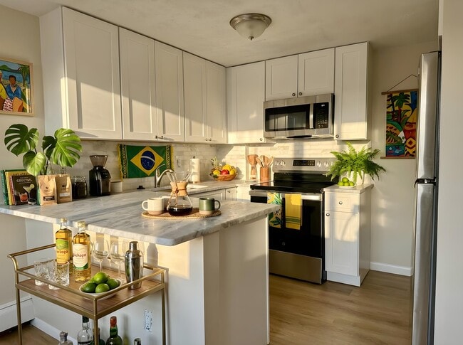 Building Photo - 21 Greenwood St Unit 14R