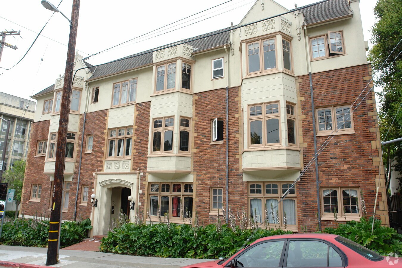 Photo - 1890 Arch St