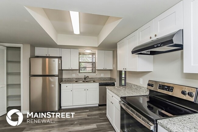 Photo - 1711 Barker St NE