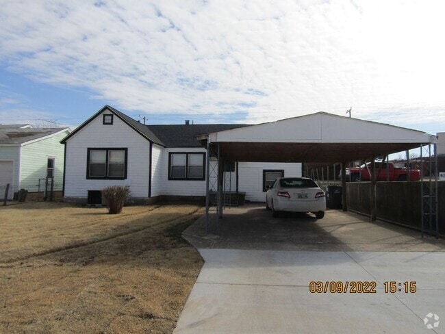 Building Photo - centrally located, pets negotiable with ow... Rental