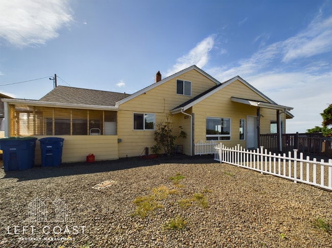 Building Photo - 1033 NW Inlet Ave Rental