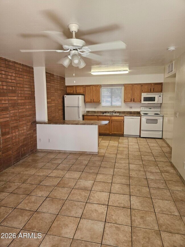 Photo - 703 W Rose Ln Unit 1a