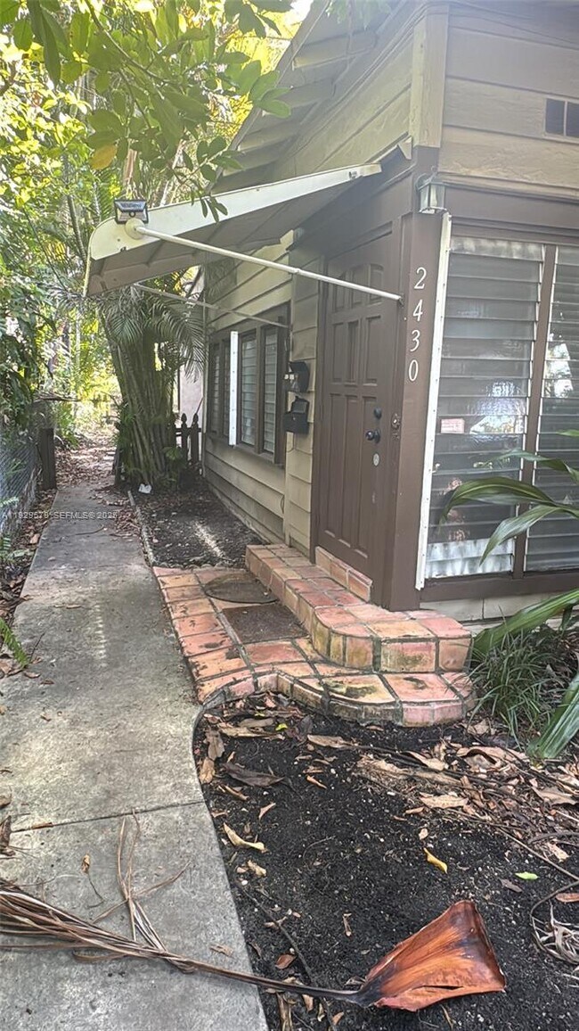 Building Photo - 2430 SW 25th Ter Unit A