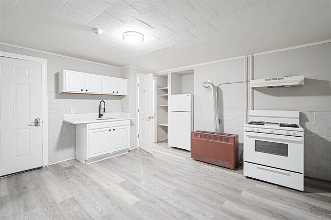 Photo - 168 Lunenburg St Unit 1L