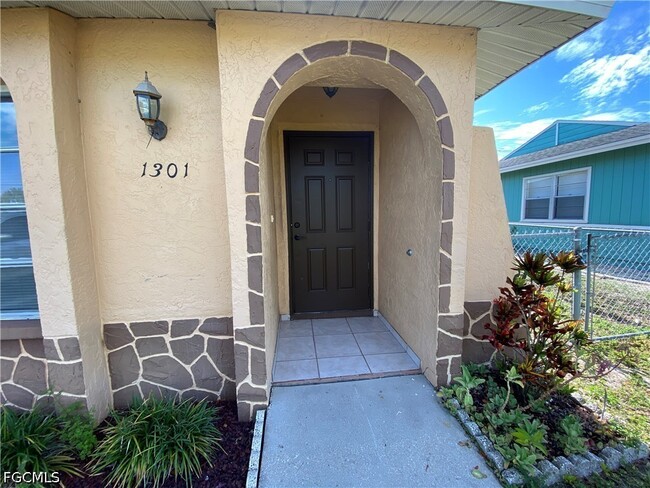 Photo - 1247 SW Santa Barbara Pl