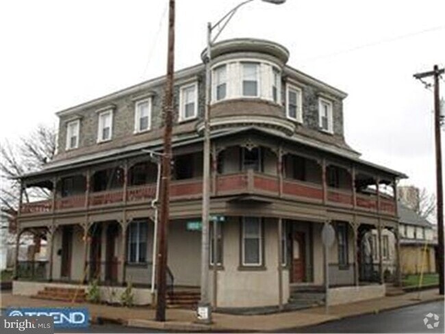 Building Photo - 101 E Broad St Unit APT 8